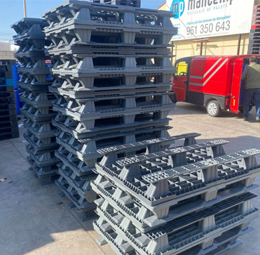 Lotes de palets plásticos usados con hasta un 72% de descuento en Multipal.com